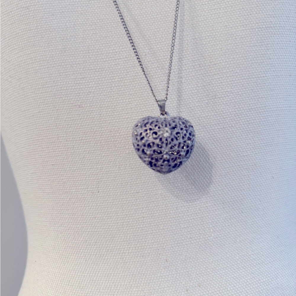 Elegant Silver Pendant Necklace - Picture 6 of 11
